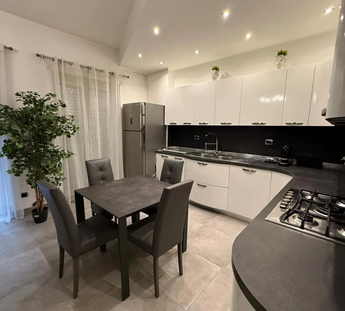 Apartment Black Lotus Rome