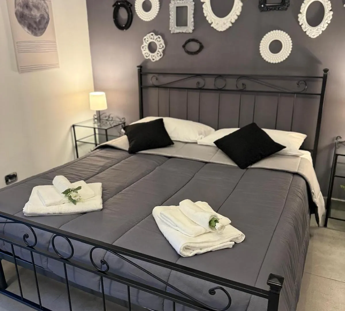 Apartment Black Lotus Rome Italy